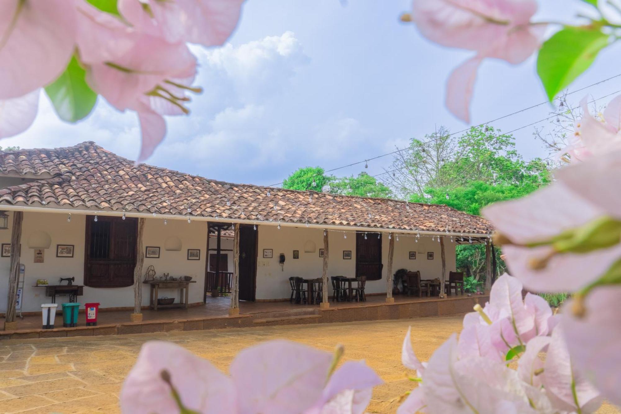 Hotel Hacienda Macedonia Барічара Екстер'єр фото